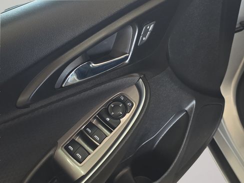 Used 2020 Chevrolet Malibu LT FWD image 11