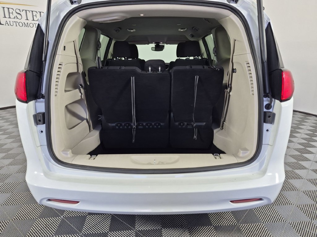 Used 2023 Chrysler Voyager LX FWD image 32
