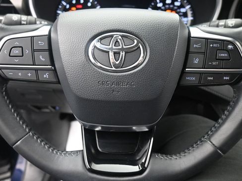 Used 2020 Toyota Highlander XLE image 20