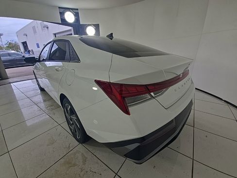 New 2026 Hyundai Elantra Limited FWD image 7