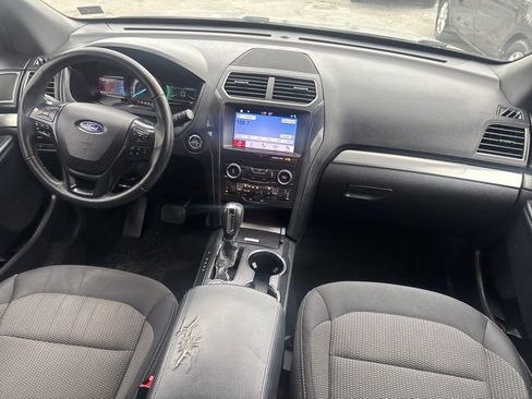 Used 2019 Ford Explorer XLT w/ Equipment Group 201A image 8