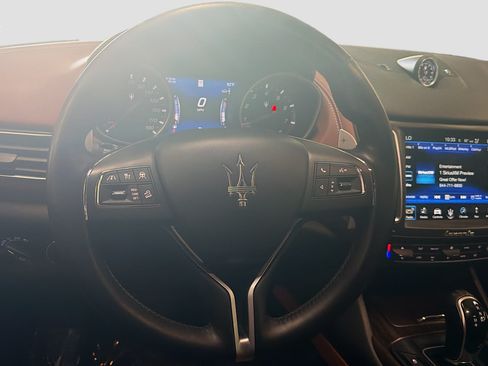 Used 2018 Maserati Levante S GranLusso AWD/4WD image 17