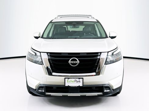 Used 2023 Nissan Pathfinder SL w/ Cargo Package FWD image 2