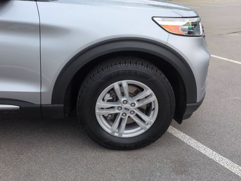 Certified 2024 Ford Explorer XLT AWD/4WD image 11