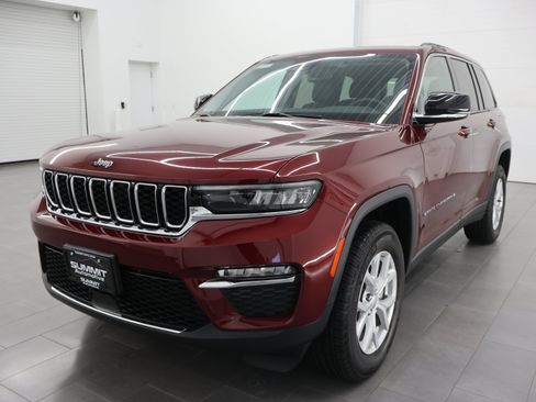 Used 2023 Jeep Grand Cherokee Limited AWD/4WD image 7