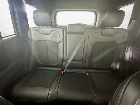 New 2025 Jeep Grand Cherokee Altitude image 10