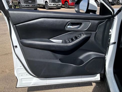 Used 2024 Nissan Rogue SV image 21