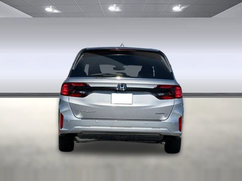 New 2026 Honda Odyssey Touring image 9