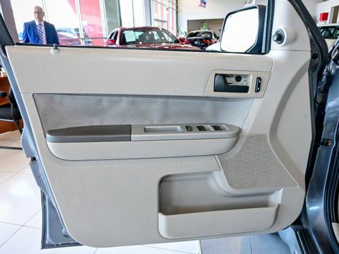 Used 2010 Ford Escape XLT AWD/4WD image 15