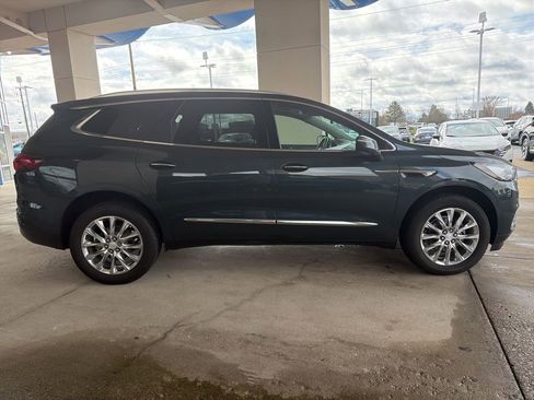 Used 2020 Buick Enclave Premium w/ Sun and Sites Package image 6