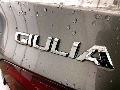 Used 2018 Alfa Romeo Giulia Ti RWD image 15