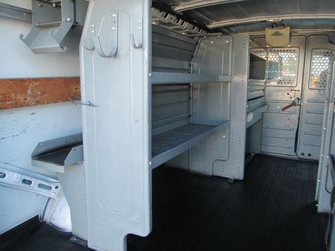 Used 2014 Chevrolet Express 2500 image 10
