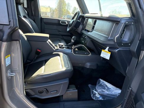 New 2025 Ford Bronco Badlands image 16