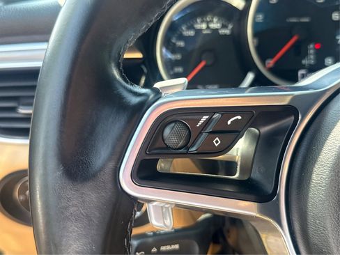 Used 2018 Porsche Macan Sport Edition AWD/4WD image 37