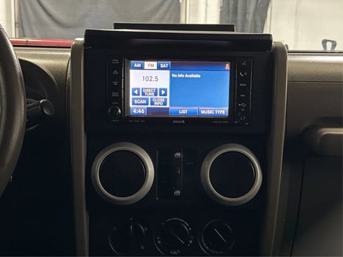 Used 2008 Jeep Wrangler Unlimited Sahara w/ Dual Top Group image 17