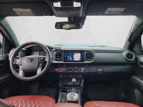 Used 2019 Toyota Tacoma TRD Sport w/ Technology Package image 17