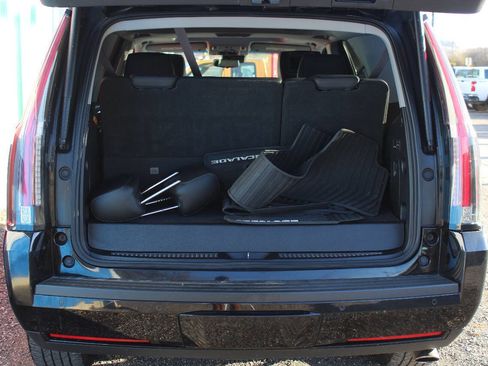 Used 2017 Cadillac Escalade Luxury AWD/4WD image 8