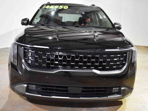 Used 2025 Kia Carnival SX Prestige image 4