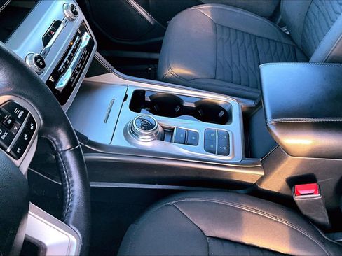 Used 2021 Ford Explorer XLT image 15