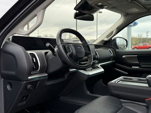 Certified 2025 Ford Expedition Max Platinum AWD/4WD image 16