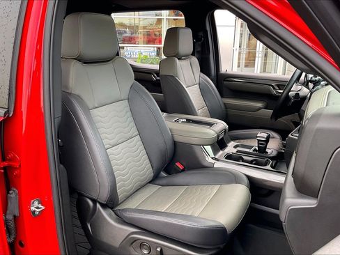 Used 2022 Chevrolet Silverado 1500 ZR2 w/ Technology Package AWD/4WD image 7