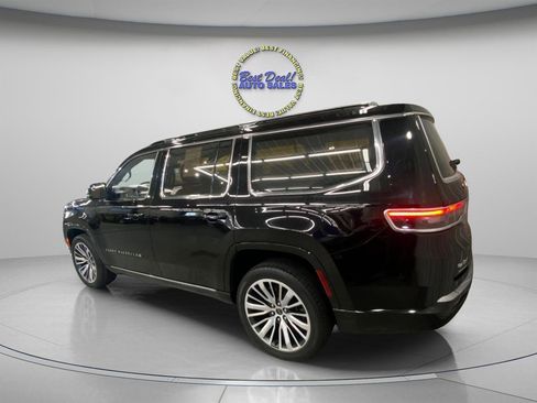 Used 2022 Jeep Grand Wagoneer Series III w/ Flexible Seating Group image 4