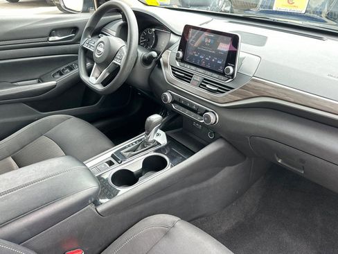 Used 2024 Nissan Altima 2.5 SV AWD/4WD image 18