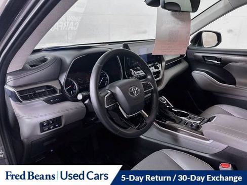 Used 2021 Toyota Highlander Limited AWD/4WD image 12
