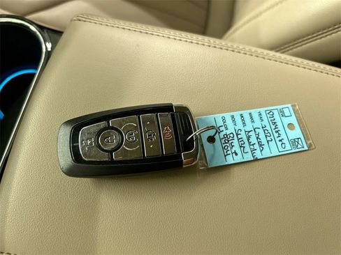 Used 2022 Lincoln Nautilus Reserve w/ Luxury Package image 12