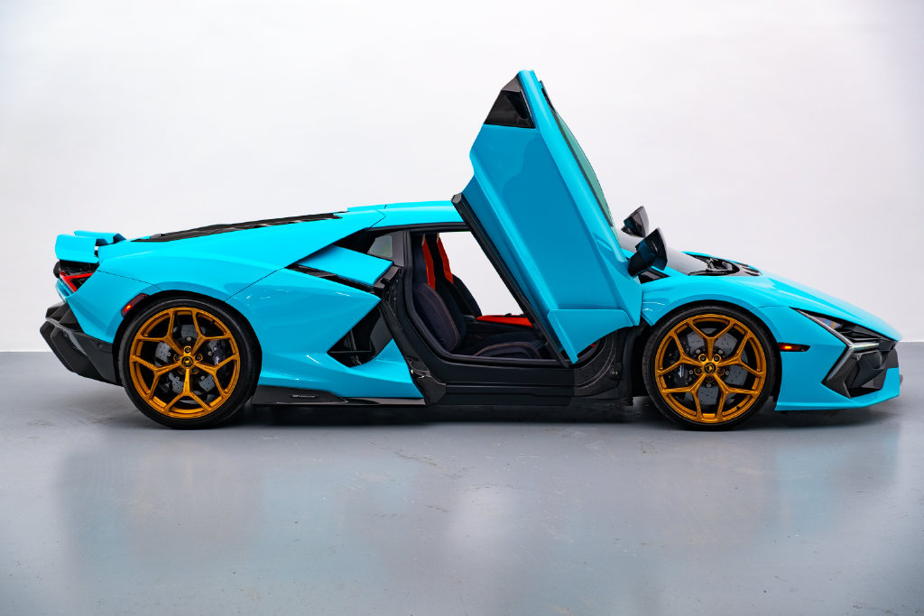 Used 2024 Lamborghini Revuelto AWD/4WD image 18