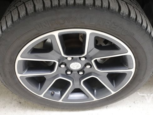Used 2019 RAM 1500 Laramie RWD image 10