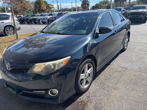 Used 2012 Toyota Camry SE image 2