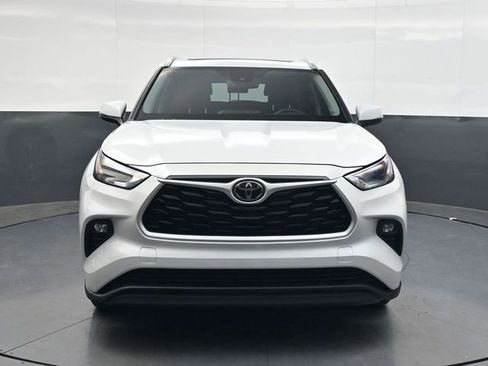 Used 2023 Toyota Highlander XLE image 9