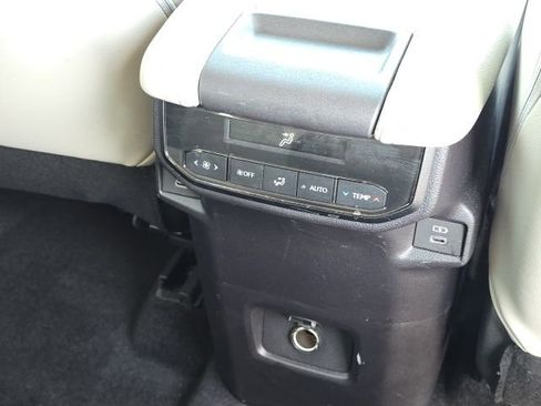 Used 2025 Toyota Grand Highlander FWD image 18