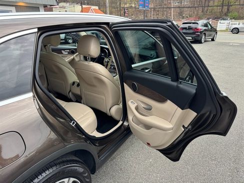 Used 2018 Mercedes-Benz GLC 300 4MATIC w/ Premium Package image 40