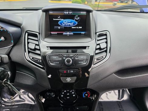 Used 2014 Ford Fiesta SE w/ Equipment Group 201A image 18