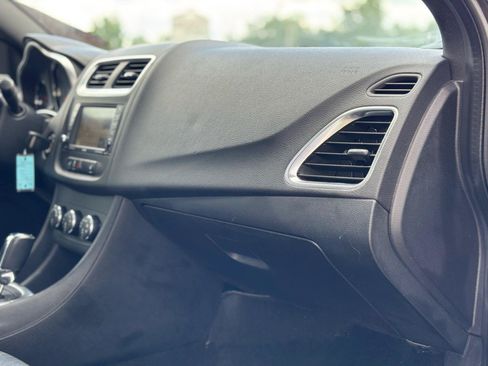 Used 2011 Dodge Avenger Lux FWD image 39