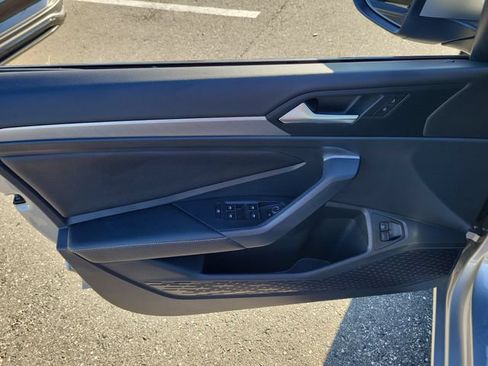 Certified 2023 Volkswagen Jetta SE w/ Panoramic Sunroof Package FWD image 13