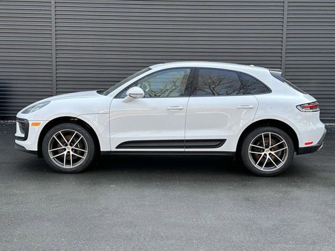 Certified 2025 Porsche Macan AWD/4WD image 2
