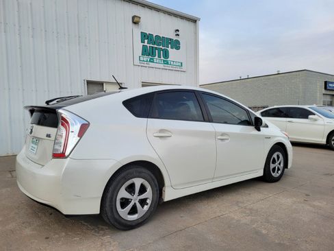 Used 2015 Toyota Prius Three image 7