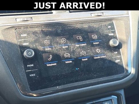 Used 2020 Volkswagen Tiguan SE FWD image 19