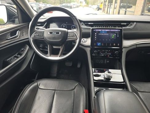 Used 2022 Jeep Grand Cherokee Limited w/ Luxury Tech Group II AWD/4WD image 15