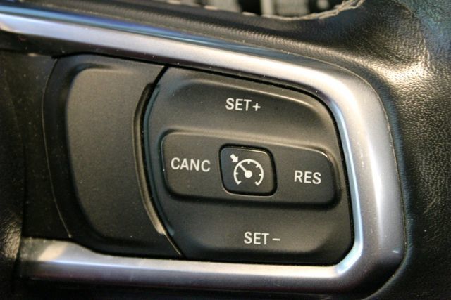 Used 2019 Jeep Wrangler Unlimited Sahara w/ Dual Top Group AWD/4WD image 17