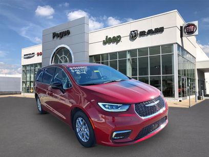 New 2026 Chrysler Pacifica Select