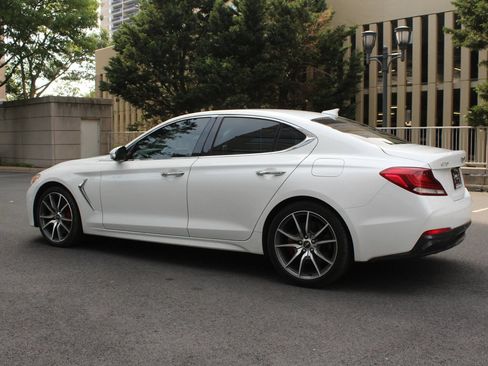 Used 2021 Genesis G70 2.0T Sport RWD image 9