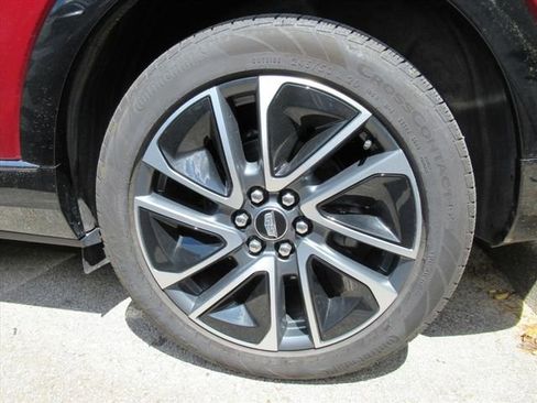 Used 2025 Cadillac Optiq Sport 2 w/ LPO, Floor Liner Package AWD/4WD image 5