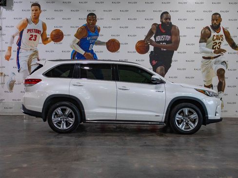 Used 2017 Toyota Highlander Limited AWD/4WD image 19