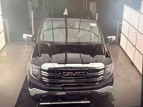 Used 2023 GMC Sierra 1500 SLT AWD/4WD image 12