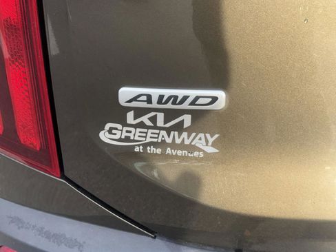 Used 2022 Kia Telluride S image 6