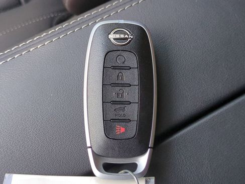 New 2025 Nissan Rogue Platinum w/ Tech Package FWD image 30
